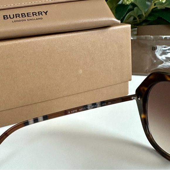 New BURBERRY Vanessa Brown Gradient Geometric Ladies Sunglasses 55mm - Picture 6 of 10